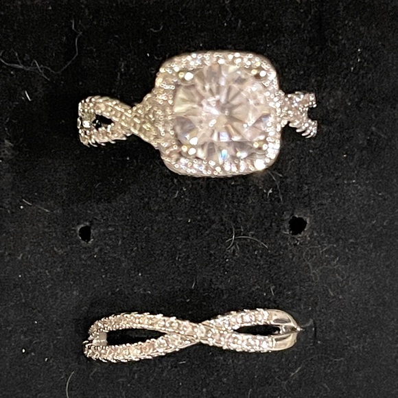 Sparkling Simulated Diamond Silver (925) Wedding Ring Set. Size 7, NWOT - Picture 3 of 4
